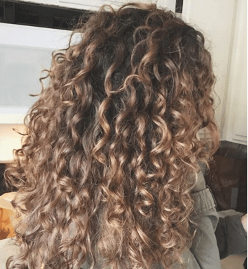 Curly hair balayage