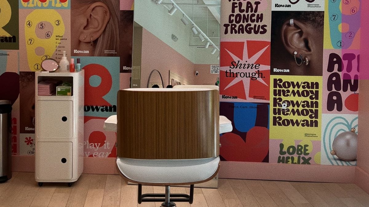 A beauty pro focused on setting resolutions cleaned up her salon space and decorated her area.