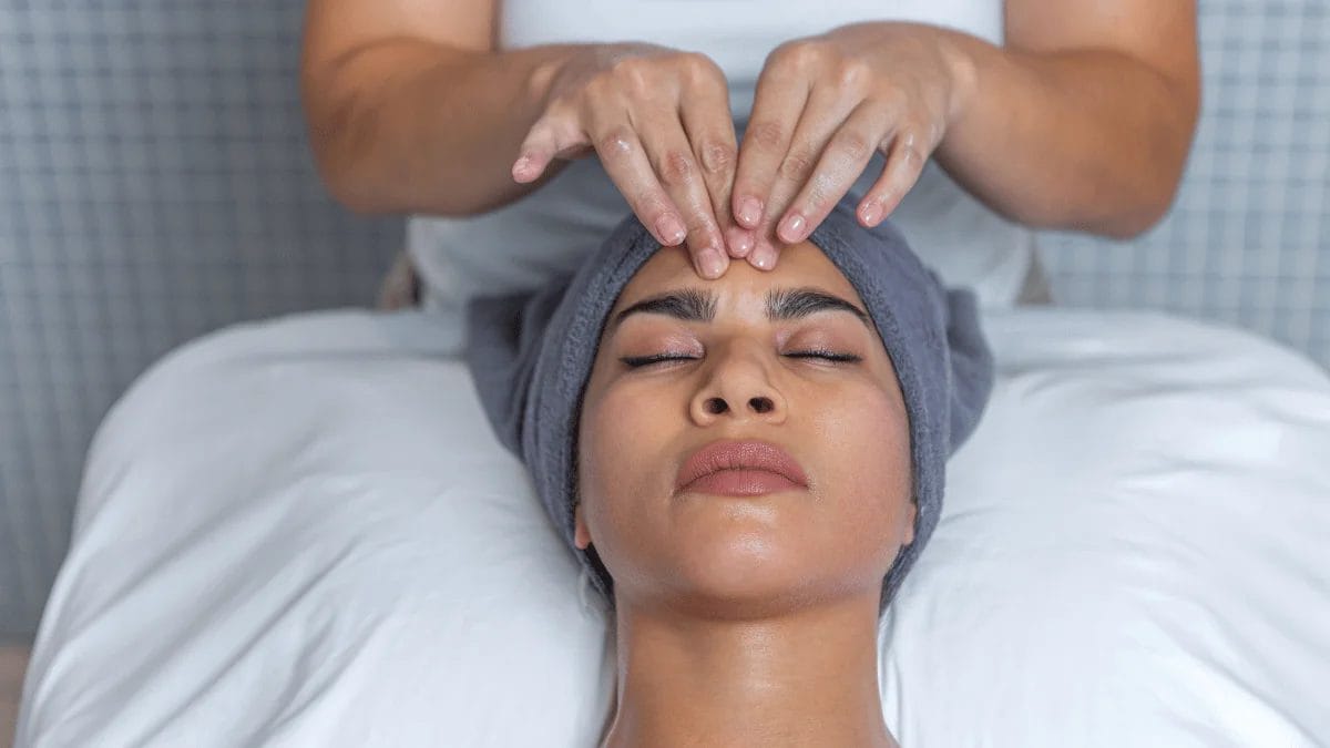 An esthetician gives a client a facial