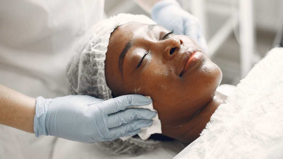 A client gets her skin taken care of by her esthetician, who does so confidently because she has esthetician insurance.