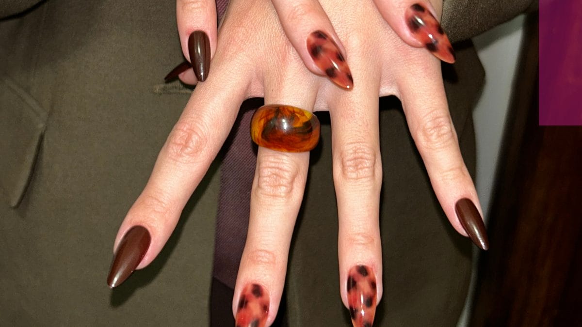 brown, velvet tortoiseshell nails for winter