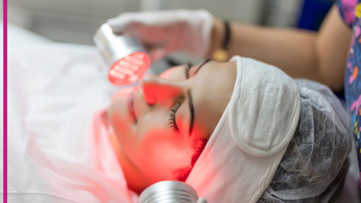 A client gets red light therapy done, despite the red light therapy risks.