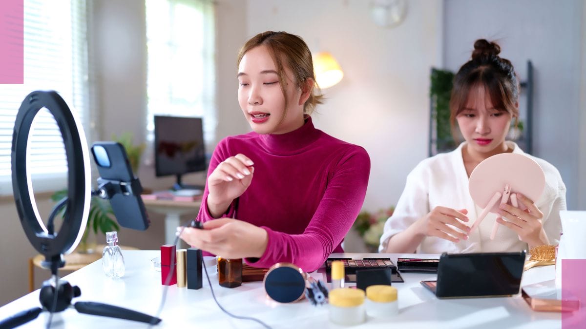 A group of beauty pros learn how to be a content creator with their tools.